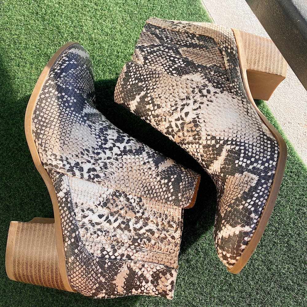 SNAKESKIN CHELSEA ANKLE BOOTIES